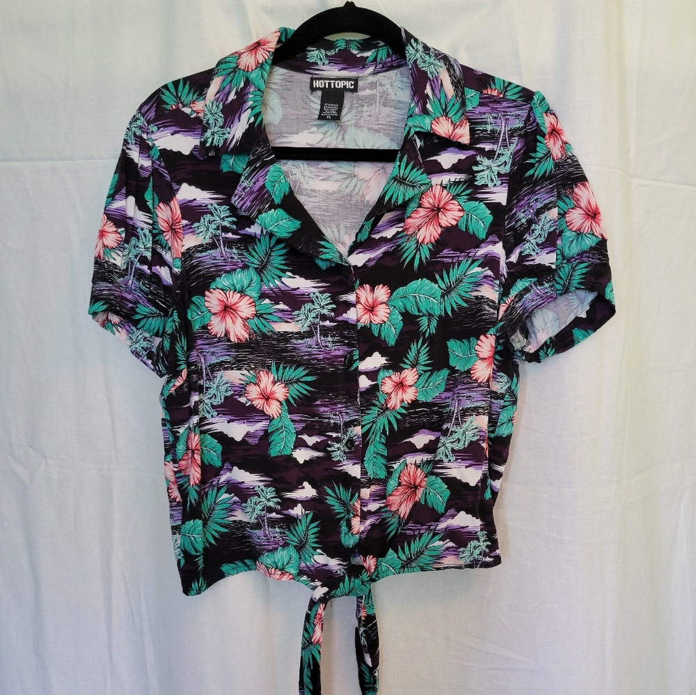 Hot Topic Black Tropical Tie-Front Button-Up Crop Top